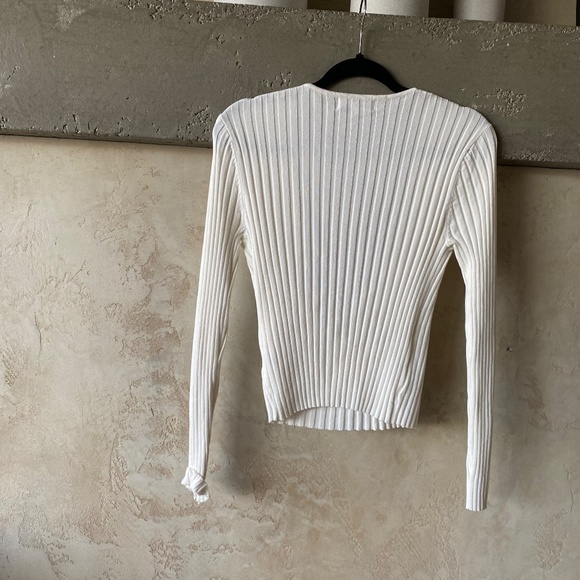 Wrap top Creamy White Sz Small - Picture 2 of 6